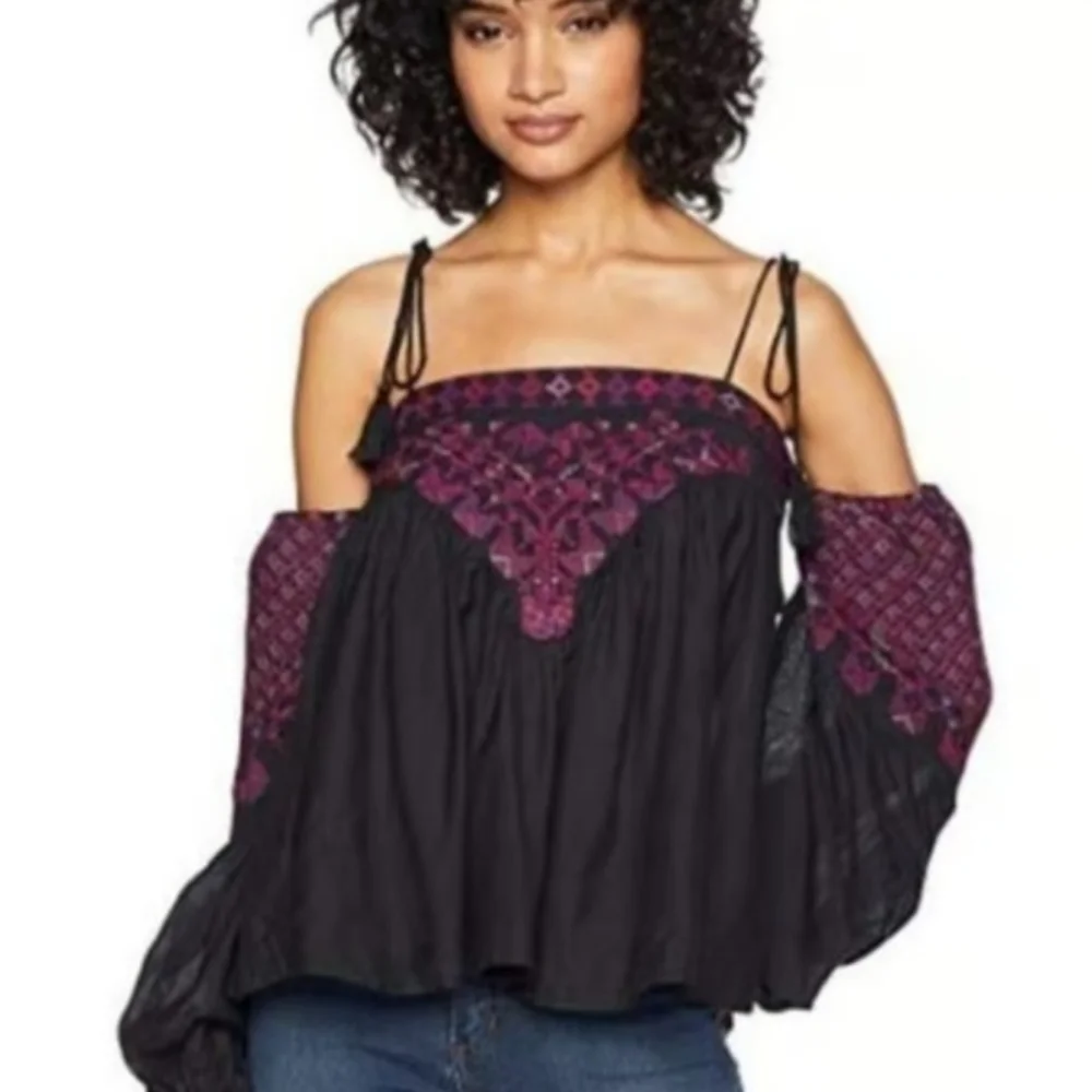 Free People " Vacay Vibin" Cold Shoulder Embroidered top - Picture 2 of 8